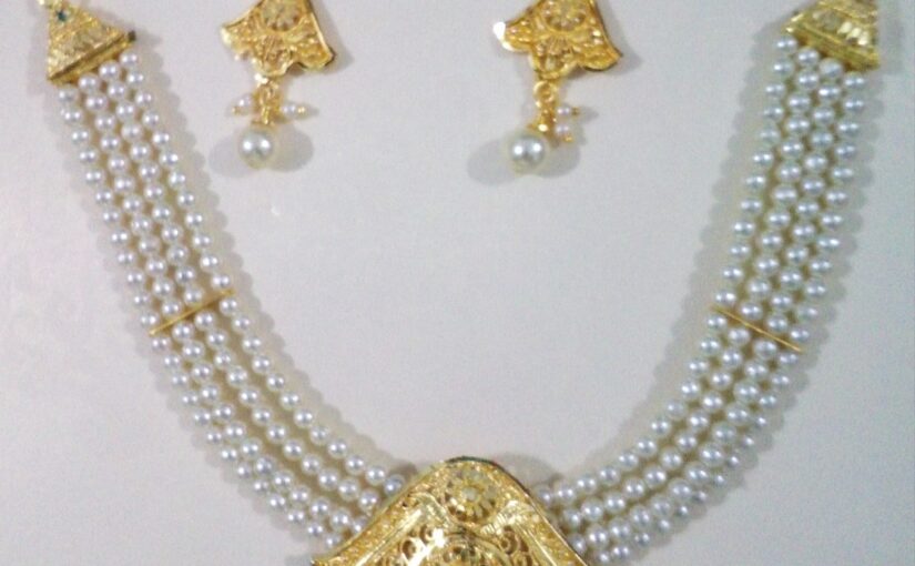 Pearl Necklace set with Earrings